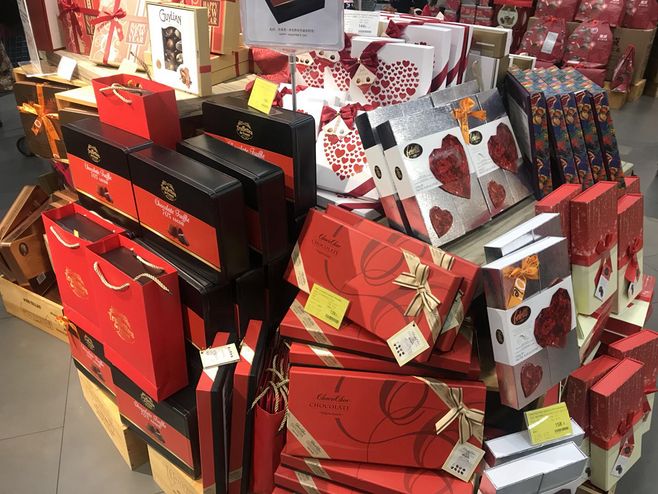 “禮品堆頭”的圖片搜索結果
